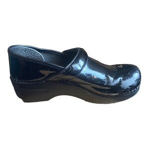 Dansko Women's Professional Black Patent Leather Clogs US 8
